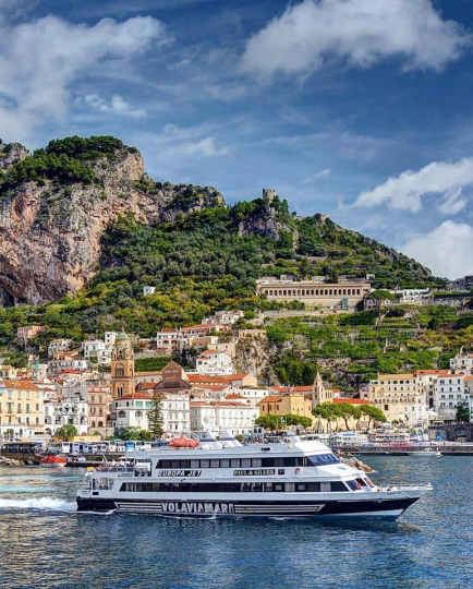 TUTTI I COLLEGAMENTI VIA MARE CON LE COSTIERE E LE ALTRE ISOLE DELLA CAMPANIA
